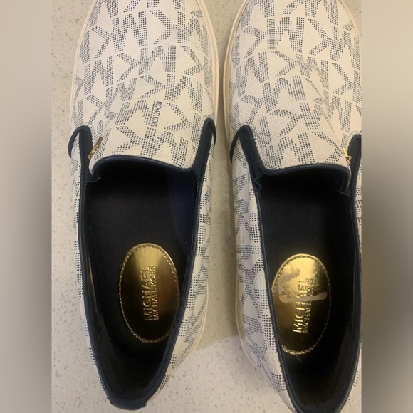 MICHAEL KORS Keaton White Navy Blue Monogram Logo Cool Slip-On Sneakers 10 - Picture 2 of 6